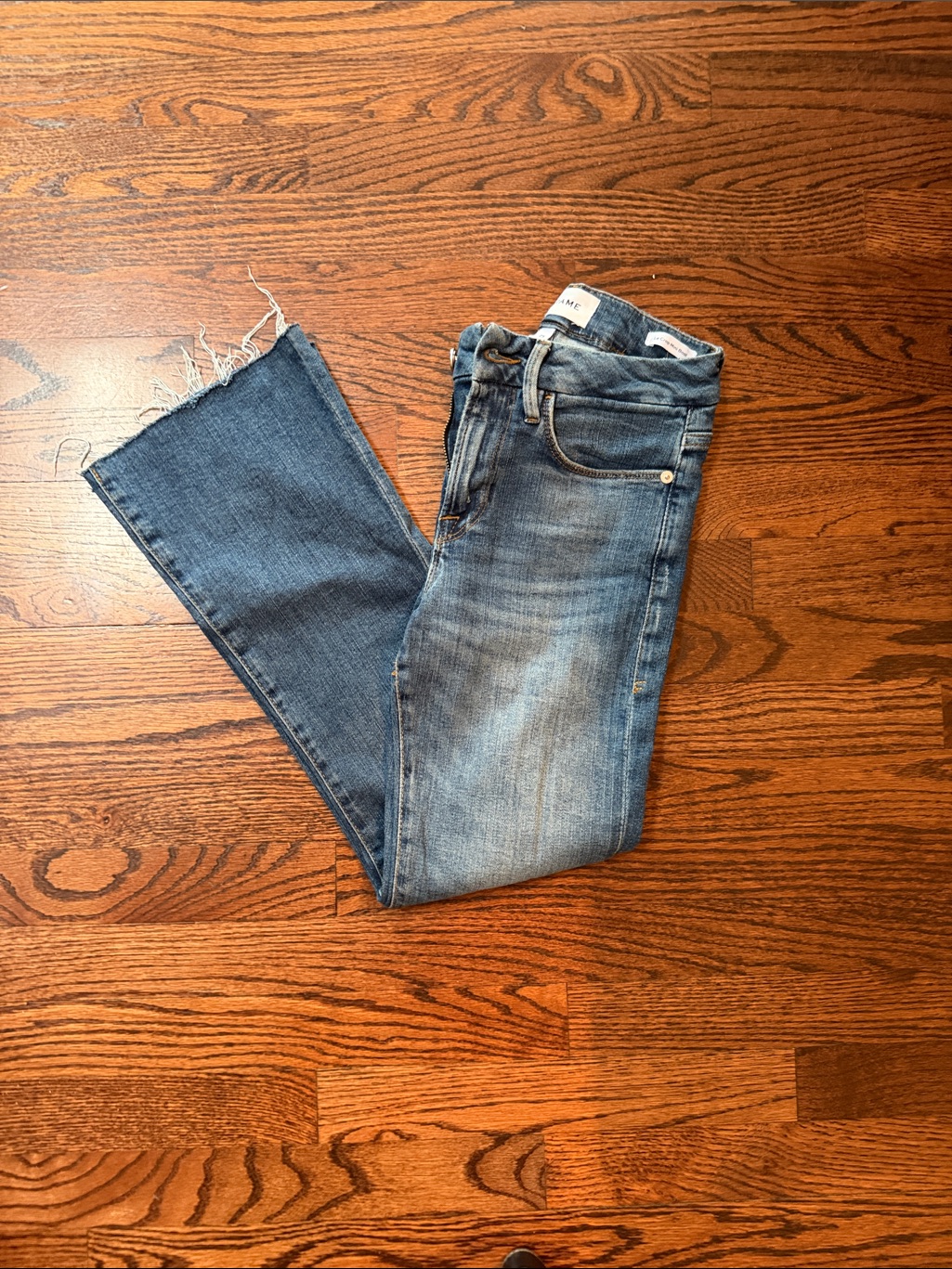 Frame Denim Faded Blue Cropped Jeans With Raw Hem